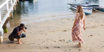 bts-photoshoot-photographer-kneeling-beach-model-in-dress_2